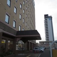 朝市通りから見た東横イン函館駅前朝市