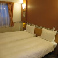 ツインベッド(シングル2基)の周りも十分なスペースがあります