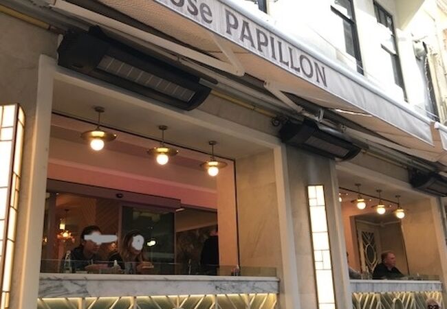 ガラタ塔の近くのカフェ