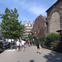 教会とメトロ駅