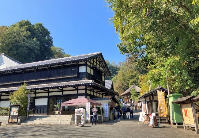 ヽ(･∀･)ﾉ2023年11月3日（祝）【日本民家園まつり】入園無料の特別な開園日！古民家カフェ「うつろい」、旧船越の舞台内部も特別公開☆彡