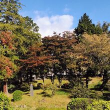 遺構の面影のある紅葉山