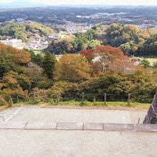 天守台のある本丸からの二本松城の紅葉