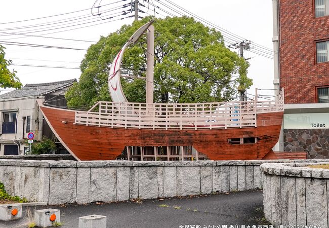 みなと公園とも言われる新堀湛甫親水公園には見所が多い