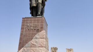 メインエリアのど真ん中に見事に立っている