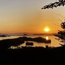 朝日が多島美に映えて美しい