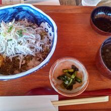 釜揚げシラス丼です。