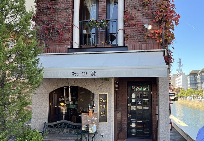 堀川沿いの喫茶店