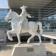 パッと見るとそれほどではないが……とにかく大きい