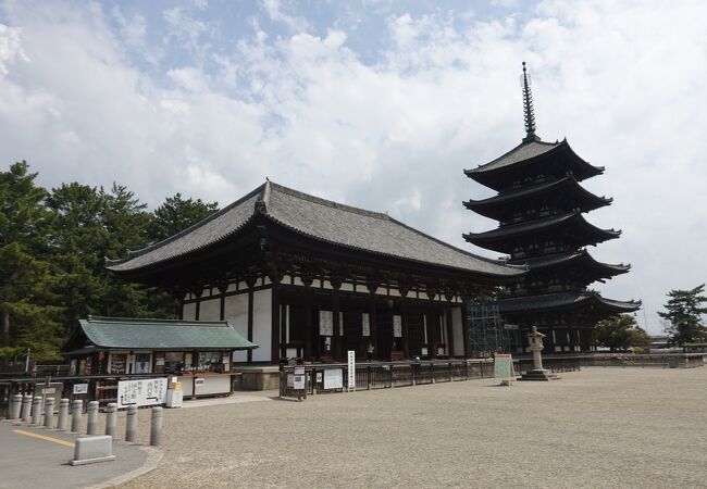 奈良時代の印象を色濃く残す建物