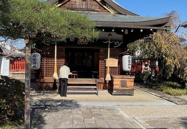 ならまちで古くから「ごりょうさん」と親しまれている神社です