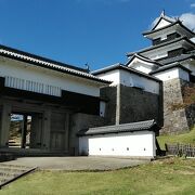 秋は紅葉、春は桜が美しい東北の玄関のお城