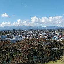 桜の紅葉に那須連山