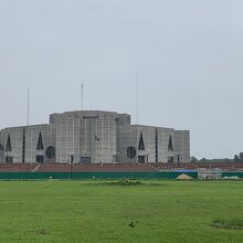 バングラデシュ国会議事堂 (ジャティヨ ションショッド)