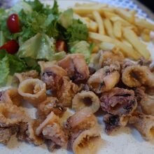 カラマリはどこで食べてもほぼハズレが無くてお勧め。