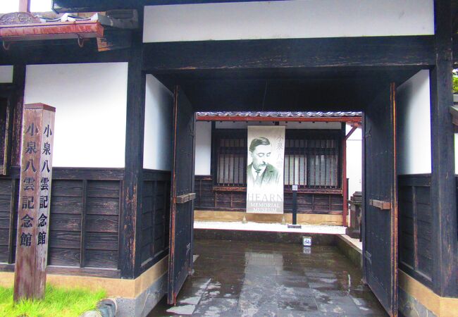 小泉八雲の生涯が丁寧に解説されている