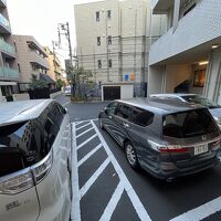 裏の駐車場