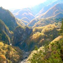 紅葉最盛時の瀬戸合峡（２００２年１０月）