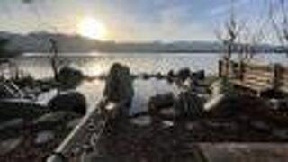 白鳥を見ながら入れる絶景露天風呂です。