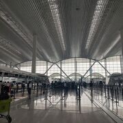 広くてきれいな空港