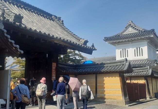 かつては「城」と呼ばれた立派な寺院
