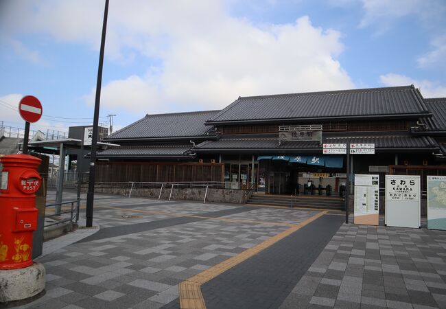 駅舎自体は見ごたえあり、便数が少なく列車でのアクセスが難しいのが残念