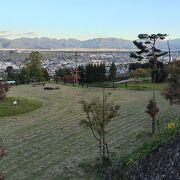 山形盆地や蔵王の山々を一望