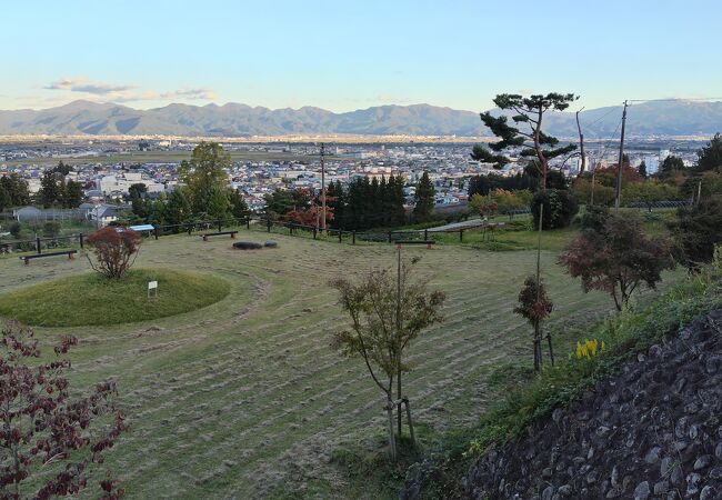 山形盆地や蔵王の山々を一望