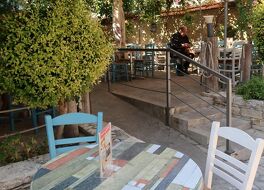 Lefkara Coffee Yard Bar-Restaurant