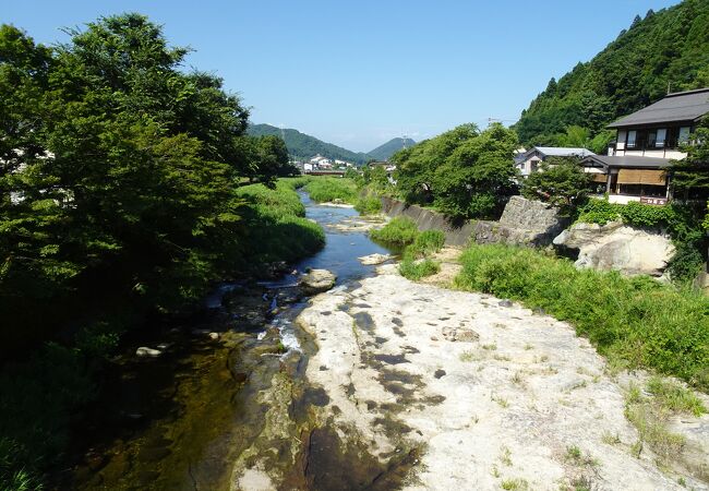 山寺近くを流れています