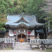 湯泉と書いてトウセン神社