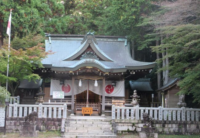 湯泉と書いてトウセン神社