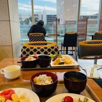 朝食はこんな感じ。　メニューも豊富で旨し！！