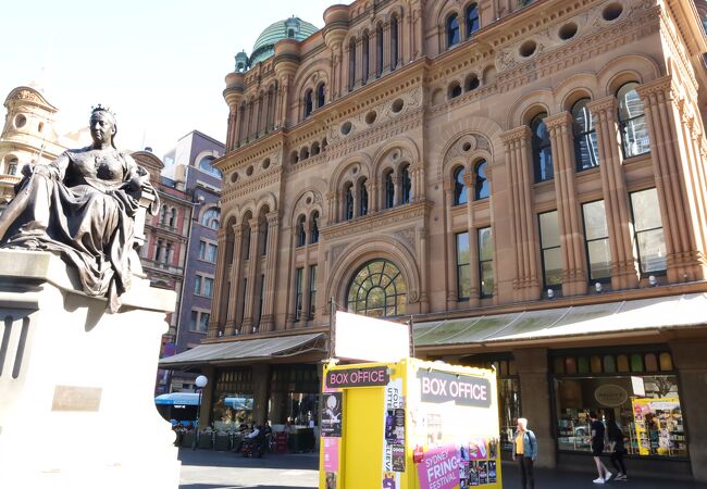 クイーンビクトリアビル直結