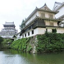 水濠と天守が美しい