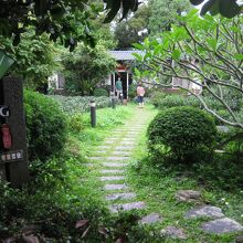 遊歩道を歩くとお茶屋さんが点在してました♪