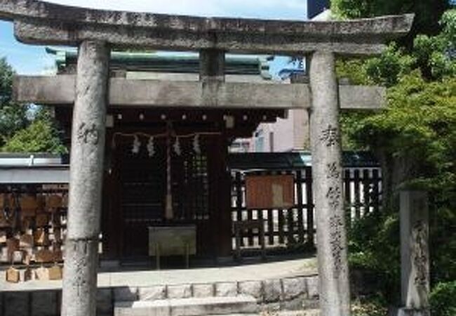 近松門左衛門などをまつる神社