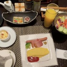 朝食の洋食のパンもたっぷり♪朝のコーヒーが前はあったような…