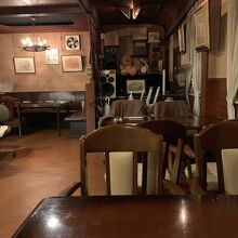 店内は昭和の喫茶店のようでした