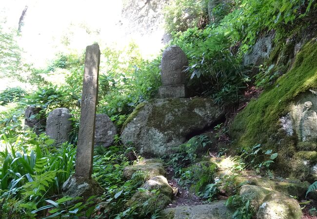 山寺 せみ塚