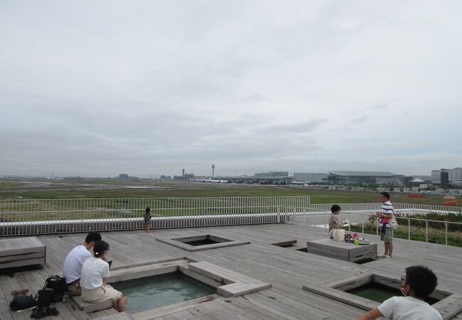 展望デッキに足湯