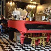 ビリニュスゲットーメモリアルの前にある素敵なカフェ