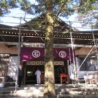 目の前には石鎚神社土小屋遥拝殿があります