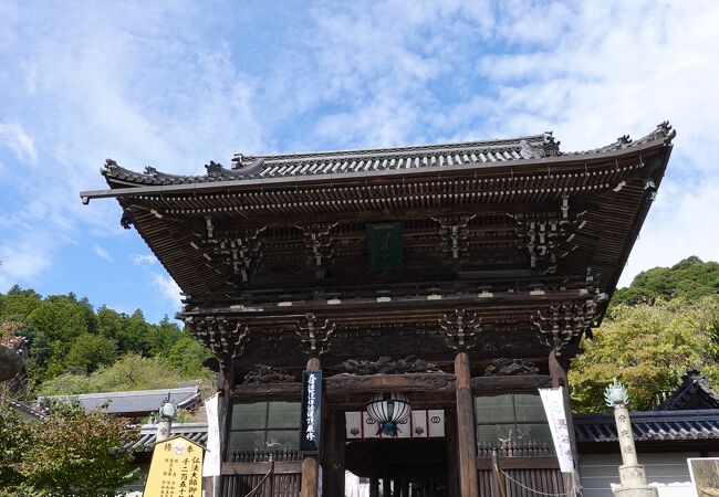 1894年に再建された長谷寺の総門