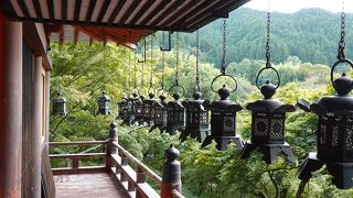 多武峰の山中に佇む見どころの多い神社