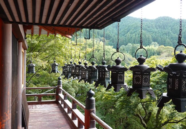 多武峰の山中に佇む見どころの多い神社