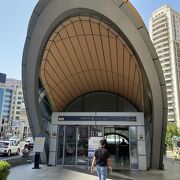 歴史地区最寄り駅。駅名が「Sharaf DG」に変わってました。