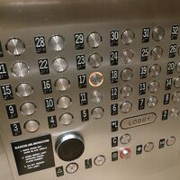 エレベーターはカードキーがないと動かない