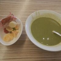 グリーンカレー、チーズ、ドライフルーツ