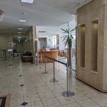 ホテルアルファーワン能登和倉、ロビー。